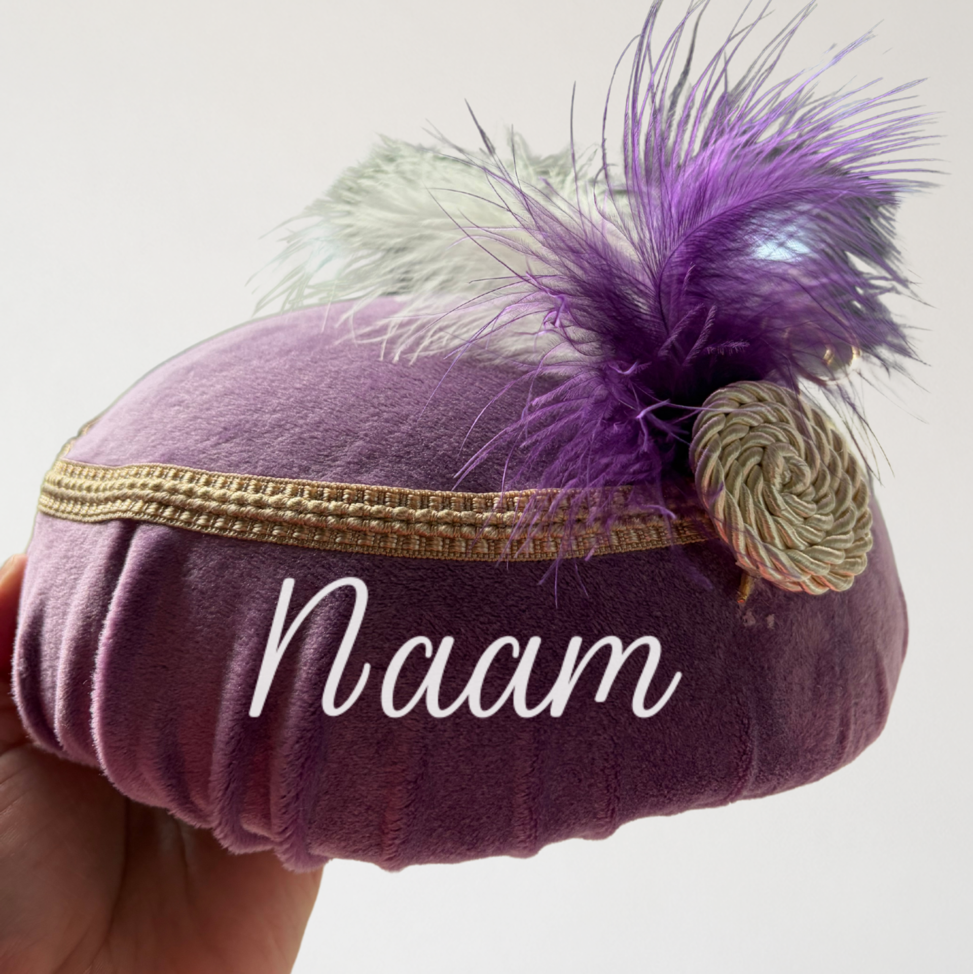 Handgemaakte gepersonaliseerde pietenmuts in licht paars, te personaliseren met naam