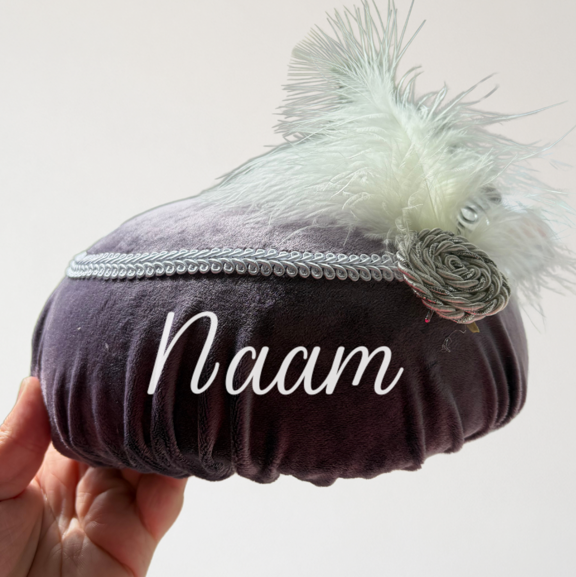 Handgemaakte gepersonaliseerde pietenmuts in donker paars, te personaliseren met naam