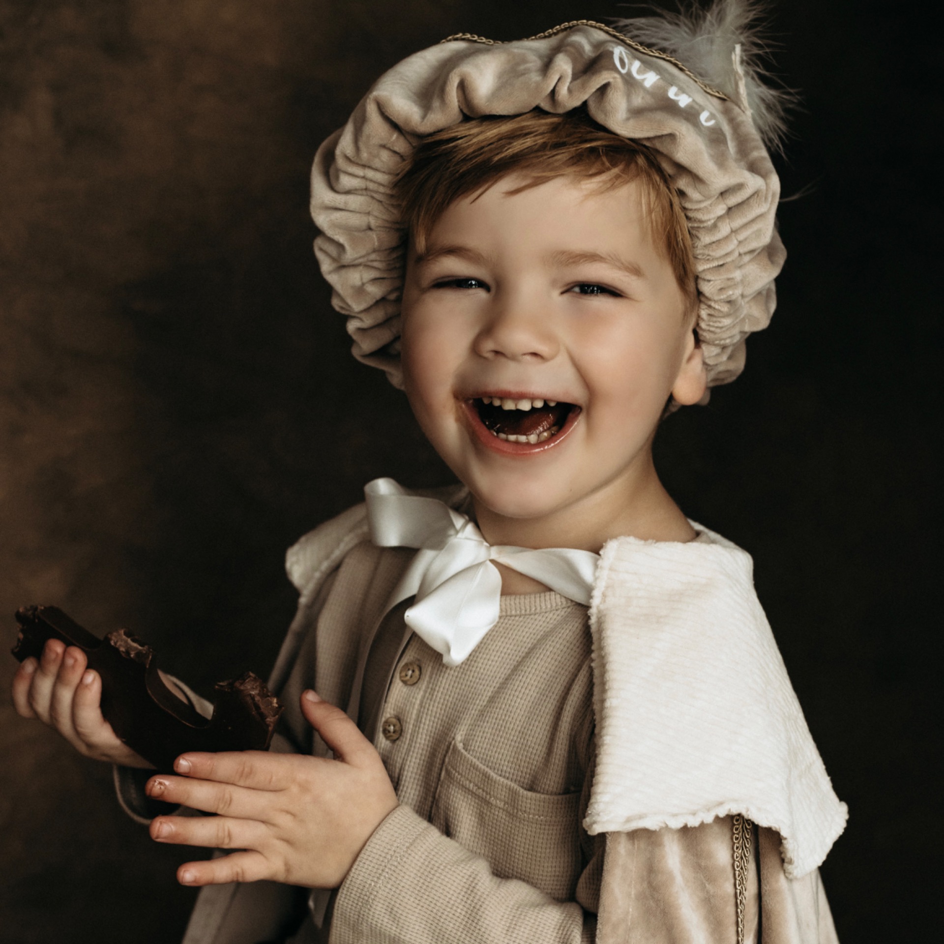 Pietenpakje, muts en cape | Gepersonaliseerde pietenmuts | pietencape | Sinterklaas | Studio Knetter