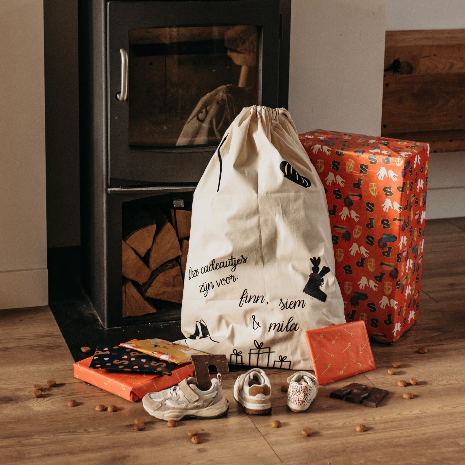 Grote gepersonaliseerde katoenen cadeauzak voor Sinterklaas met naam. Zeer geschikt voor pakjesavond, 5 december.
